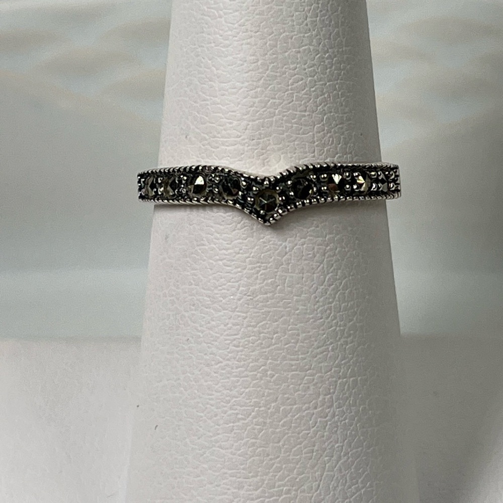 Solid 925 Sterling Silver Chevron Style Marcasite Dainty Ring Size 6.75